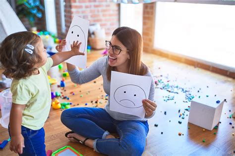 Protege la privacidad infantil y promueve un periodismo empático. El respeto familiar y emocional deben ser prioridad mediática.