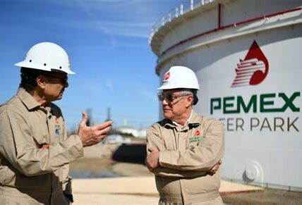 La familia de José Vega demanda a Pemex por negligencia tras su trágica muerte, buscando justicia y mejoras en seguridad laboral en la refinería Deer Park.