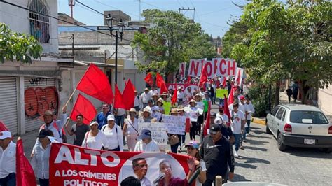 Exigen justicia en Guerrero tras el asesinato del alcalde Mendoza. Familias claman protección y acciones concretas contra la ola de violencia en la región.