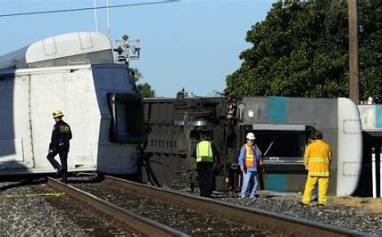 Descarrilamiento de Ferromex en Eagle Pass sin heridos; limpieza y reparaciones en curso tras el accidente que volcó 20 vagones.