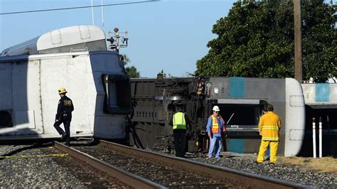 Descarrilamiento de Ferromex en Eagle Pass sin heridos; limpieza y reparaciones en curso tras el accidente que volcó 20 vagones.