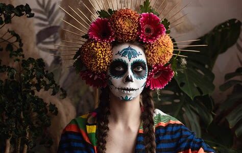 La Cámara de Diputados celebra Día de Muertos combinando tradición y política, en una sesión inusual con maquillaje de catrinas.