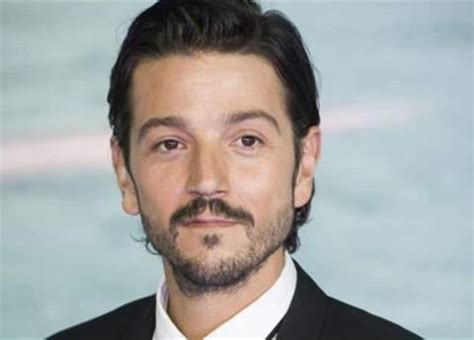 Diego Luna insta a seguir apoyando la cultura para impulsar el cambio social y fortalecer la identidad mexicana ante el nuevo sexenio.