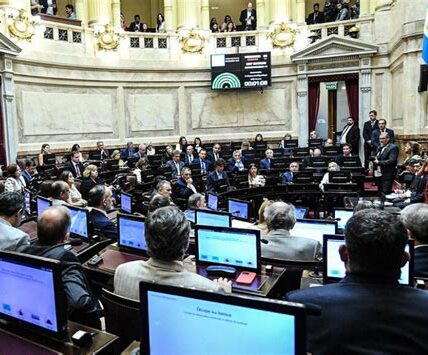 Debido al descontento y ausencia de legisladores, el Senado enfrenta desafíos críticos para decidir sobre los fideicomisos de la Suprema Corte.