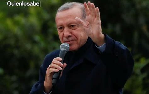 Recep Tayyip Erdoğan fortalece su control en Turquía con tácticas políticas y reformas, desafiando la democracia y planteando preocupaciones internacionales sobre su liderazgo autoritario.