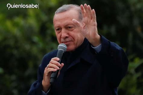 Recep Tayyip Erdoğan fortalece su control en Turquía con tácticas políticas y reformas, desafiando la democracia y planteando preocupaciones internacionales sobre su liderazgo autoritario.