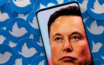 Elon Musk busca trasladar a corte federal una demanda sobre su polémica lotería que prometía dinero para incentivar el voto en elecciones.