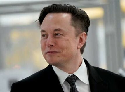 Elon Musk enfrenta una demanda por un sorteo electoral de un millón de dólares, destacando la importancia de la transparencia en promociones públicas.