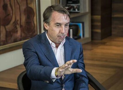 Azcárraga Jean deja la presidencia de Televisa tras 25 años; Alfonso de Angoitia asume el liderazgo en una nueva era para la empresa de medios.