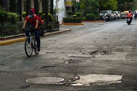 Conducir en la Avenida Ingenieros Militares es como cruzar un campo minado: 102 baches, daños constantes y una solución urgente aún pendiente.