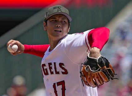 Shohei Ohtani, estrella de los Angels, enfrenta un desafío importante tras sufrir una subluxación en el hombro que podría afectar su destacada carrera.