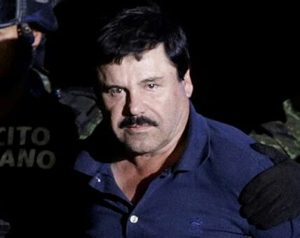 La defensa de "El Chapo" alega que su extradición y juicio en EEUU violaron derechos, buscando un nuevo proceso ante tribunales de Nueva York.