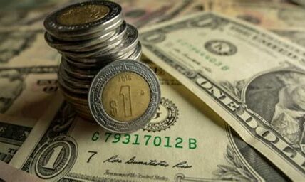 El dólar sube a 19.88 pesos en medio de incertidumbre global. La cautela es clave ante la volatilidad y decisiones monetarias internacionales.