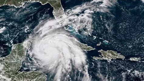 Prepárate: huracán amenaza Florida. Evacuación obligatoria en varios condados. Busca refugio seguro y sigue instrucciones oficiales para protegerte. Mantente informado y actúa con rapidez.