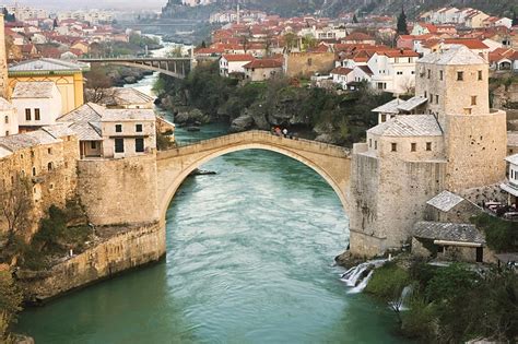 El arte de Zrno unifica comunidades, fusiona culturas y transforma la fotografía en puente de esperanza y conexión en Bosnia.