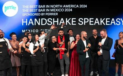 Handshake Speakeasy, el mejor bar de México y América del Norte, redefine la coctelería con experiencias únicas y un ambiente exclusivo en la Ciudad de México.