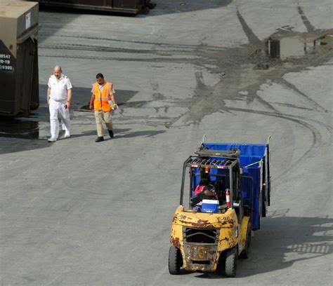 Huelga portuaria en EE.UU. podría desestabilizar comercio y cadenas de suministro en México, afectando exportaciones e importaciones cruciales para la economía nacional.