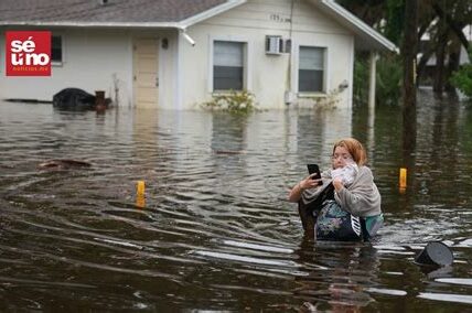 Idalia deja a más de un millón sin luz en Florida; la recuperación de infraestructura será desafiante y prolongada. Autoridades y equipos de rescate trabajan incansablemente para restablecer servicios.