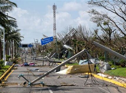 Resguarda tu seguridad ante el huracán Milton: sigue las indicaciones oficiales, prepara un kit de emergencia y considera evacuaciones preventivas en áreas de riesgo.