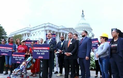 Biden destaca el debate sobre inmigración y las prácticas laborales al señalar a Musk; urge reforma migratoria justa en EE. UU.