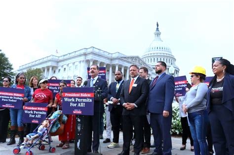 Biden destaca el debate sobre inmigración y las prácticas laborales al señalar a Musk; urge reforma migratoria justa en EE. UU.