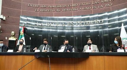 Noroña critica a la SCJN, acusándola de parcialidad y afectación a la democracia tras remover a Rodríguez Mondragón, impactando la confianza en la justicia mexicana.