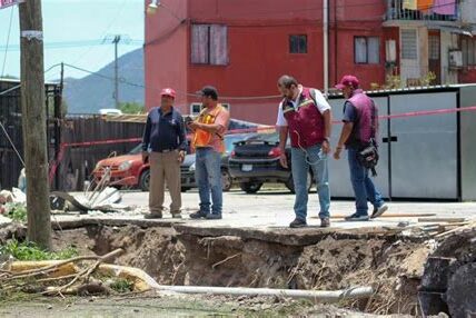 Un socavón en Guadalupe Tepeyac preocupa a residentes; autoridades trabajan para resolverlo y evitar riesgos mayores. Sigue atento a las actualizaciones y mantente seguro.