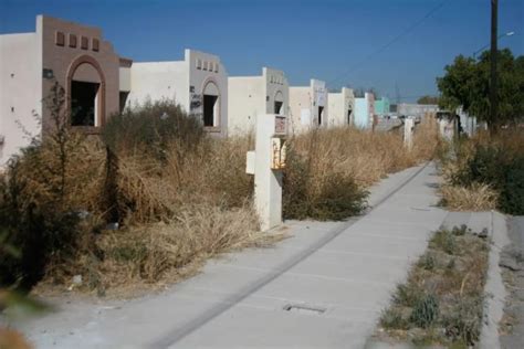 La crisis del abandono de viviendas en México requiere soluciones urgentes; Infonavit trabaja por rescatar propiedades y revitalizar comunidades afectadas.