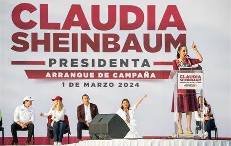 Simpatizantes llenaron el Zócalo para apoyar a Claudia Sheinbaum, destacando su lucha contra la corrupción, la desigualdad social y el desarrollo económico sustentable.