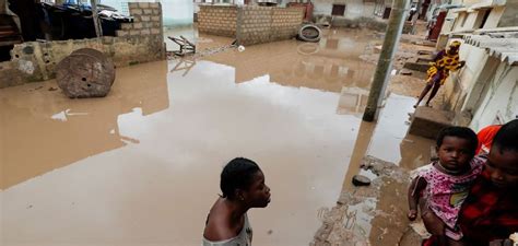 Inundaciones devastadoras en África Occidental y Central destacan la urgencia de abordar el cambio climático, impactando medios de vida y aumentado la pobreza en regiones ya vulnerables.