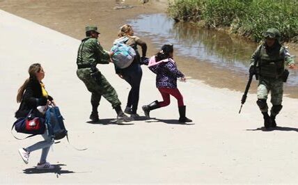 Investigar las muertes de migrantes es fundamental para asegurar justicia y transparencia en la frontera México-Estados Unidos. La colaboración y el respeto a derechos humanos son esenciales.