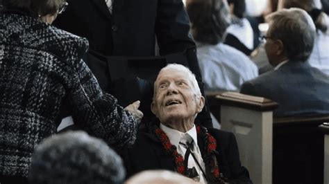 Jimmy Carter cumple 100 años, destacando por su labor en la Fundación Carter y su Premio Nobel de la Paz. Su legado de paz y derechos humanos perdura.