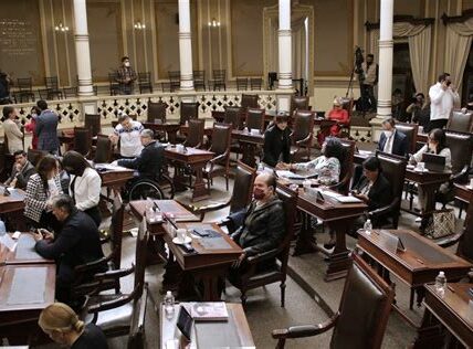 Trabajadores del Poder Judicial demandan participación en reformas legales para asegurar un sistema más justo y eficiente. Su experiencia es clave para una legislación inclusiva.