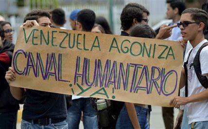 Venezuela sufre una grave crisis humanitaria y política; millones de ciudadanos han huido buscando mejores condiciones de vida, y el mundo se une en un grito de libertad.