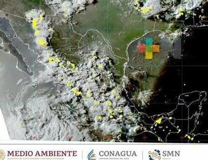 Lluvias intensas en Guerrero y Oaxaca causan graves deslizamientos e inundaciones, dejando comunidades incomunicadas y carreteras cerradas. Extremen precauciones y sigan indicaciones oficiales.