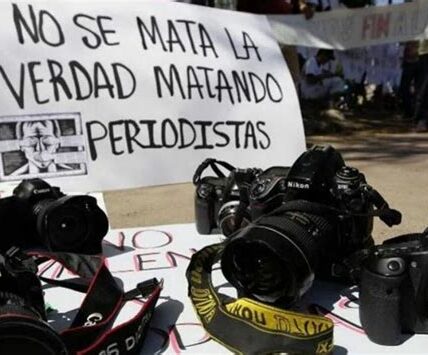 La labor periodística en México enfrenta peligros extremos; la trágica muerte de Mauricio Cruz resalta la urgente necesidad de proteger a los comunicadores y su libertad.