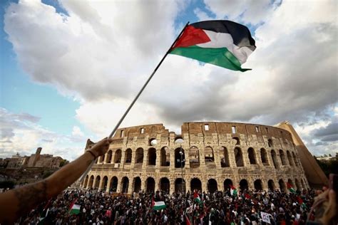 Las protestas internacionales reflejan la solidaridad con Gaza y demandan un cese al conflicto, destacando el clamor global por soluciones pacíficas y diplomáticas.