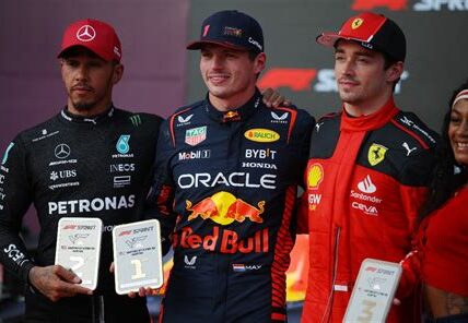 Max Verstappen consolida su liderazgo con otra victoria en Austin. A pesar de un noveno puesto, Checo Pérez sigue siendo clave para Red Bull.