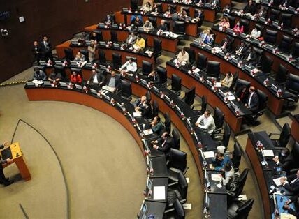 Morena defiende reformas clave frente a impugnaciones, buscando transformar México mientras enfrenta controversias legales y resistencia. ajuste de cuentas energéticas y electorales en el centro del debate.