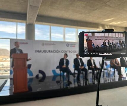 Nueva planta en Carolina del Norte generará 2,500 empleos con inversión de mil millones de dólares, impulsando el sector tecnológico y económico regional.