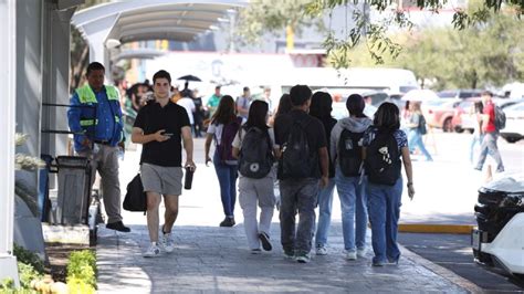 Nuevo León protege a sus estudiantes con calzado fosforescente, mejorando su seguridad vial y apoyando la economía local.