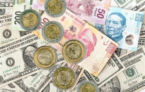 El peso mexicano se fortalece, alcanzando 19.28 por dólar. Factores internos y externos impulsan esta tendencia positiva. Cautela ante la volatilidad es aconsejada.