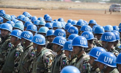 Los cascos azules en Líbano enfrentan amenazas crecientes; urge reforzar su seguridad para proteger vidas y garantizar la estabilidad de las misiones.