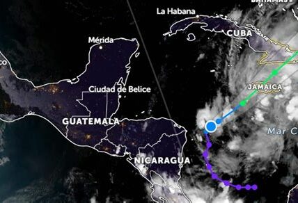 Mantente informado y preparado: almacena víveres, sigue indicaciones oficiales y refuerza la seguridad en tu hogar para enfrentar el ciclón en Quintana Roo eficazmente.