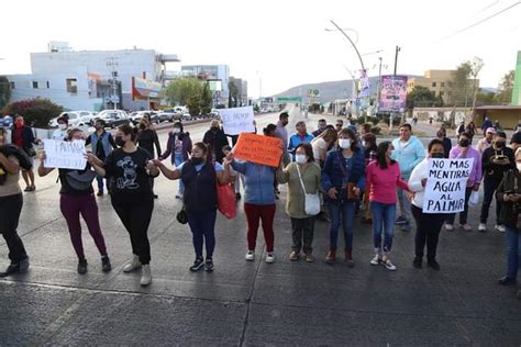 Bloqueo en Santa Fe resalta la urgencia de soluciones efectivas de agua; caos vial afectó a miles. Autoridades deben actuar para evitar futuros colapsos en CDMX.