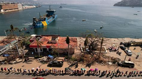 Sheinbaum coordina esfuerzos en Acapulco tras el huracán John, priorizando ayuda esencial y rápida respuesta para los damnificados de Guerrero.