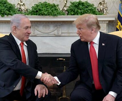 Trump mantiene comunicación diaria con Netanyahu, destacando una profunda conexión política que influye en las relaciones EE. UU.-Israel en Medio Oriente.