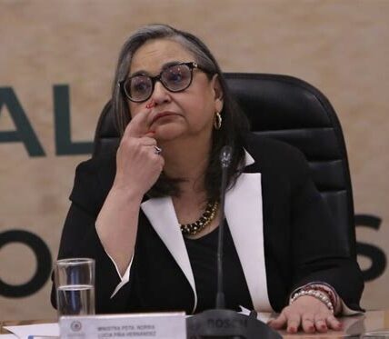 La ministra Piña Hernández renuncia al comité de igualdad de género, pero reafirma su compromiso de seguir luchando desde otras trincheras por la equidad.