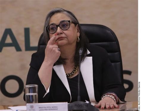 La ministra Piña Hernández renuncia al comité de igualdad de género, pero reafirma su compromiso de seguir luchando desde otras trincheras por la equidad.