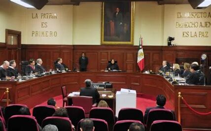 Siete ministros renuncian en protesta por la reforma judicial, generando un debate intenso sobre la independencia del Poder Judicial en México.